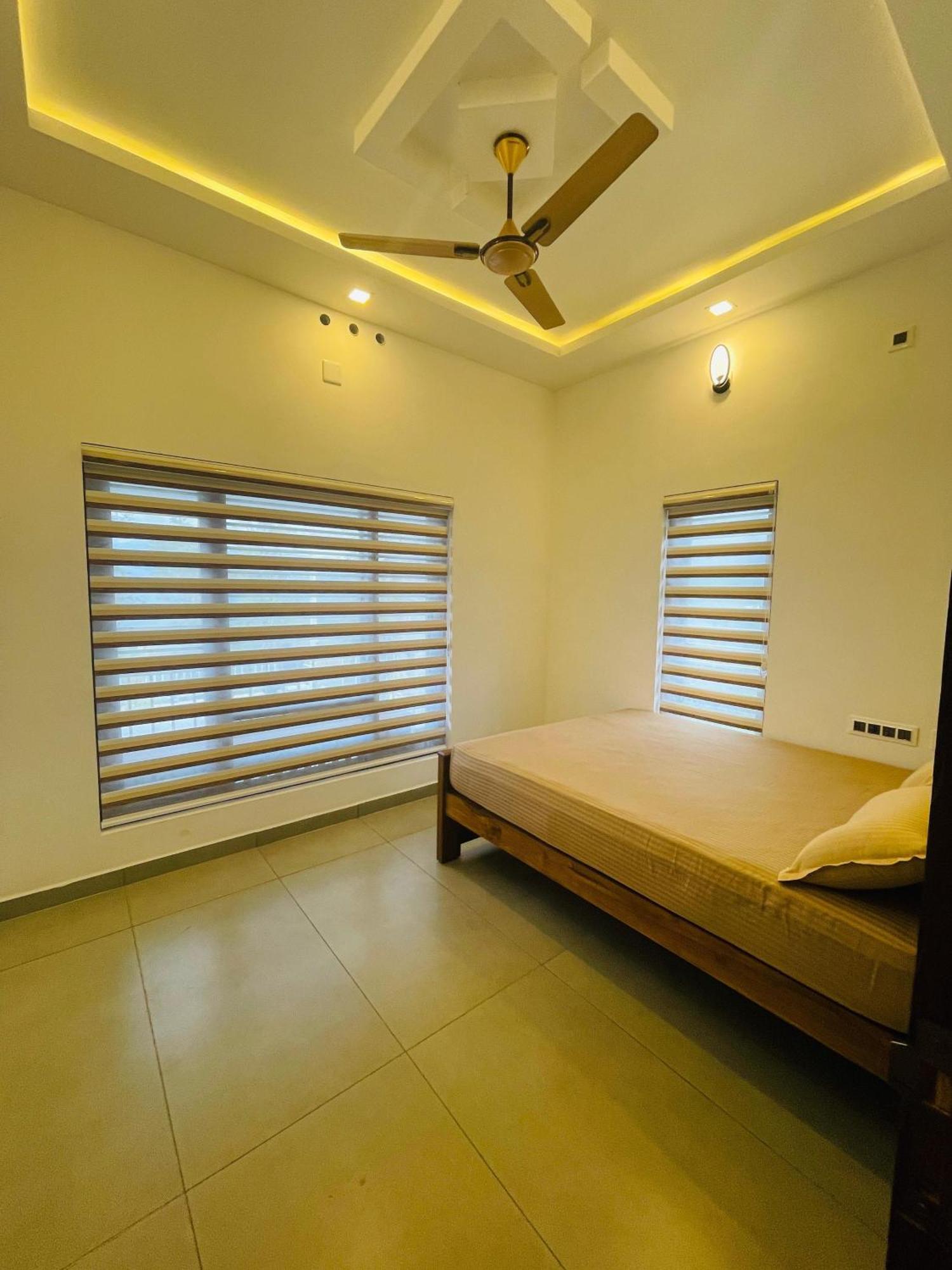 M R Holiday Home Vagamon Eksteriør billede